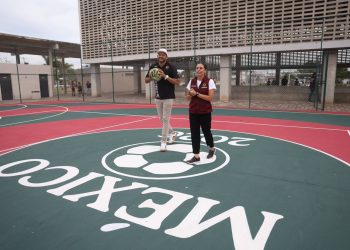 Ana Paty Peralta, supervisó los avances de las nuevas canchas en las SM 29, 228 y 227 de Cancún