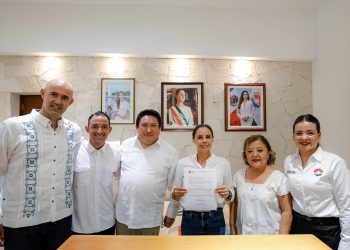Ana Paty Peralta, firmó un convenio de colaboración con el IQTP