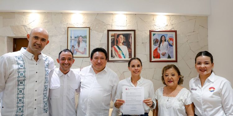 Ana Paty Peralta, firmó un convenio de colaboración con el IQTP