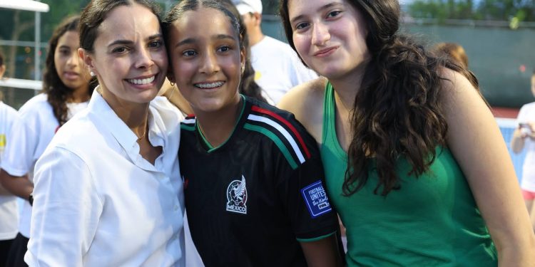 Ana Paty Peralta, reinauguró la cancha de tenis “8 de Octubre”, ubicada en la Supermanzana 21