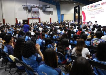 Ana Paty Peralta, acompañó a la Gobernadora Mara Lezama, a la presentación de la aplicación “En Búsqueda de tu Identidad Virtual”