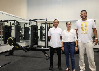 Ana Paty Peralta, supervisó los avances de la obra y equipamiento del nuevo gimnasio del Kuchil Baxal