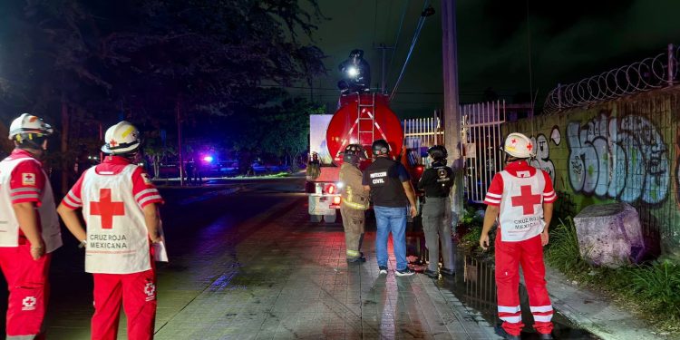 Ayuntamiento de Benito Juárez atiende de manera inmediata incendio en la subestación de la CFE