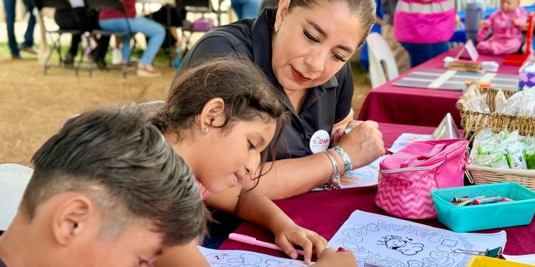 Realizan la brigada asistencial “DIF en tu colonia” en el Fraccionamiento Casas del Mar