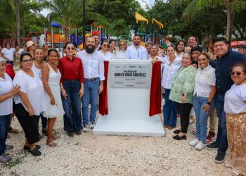 Entregan cancha de usos múltiples del parque Adolfo “Rojo” González