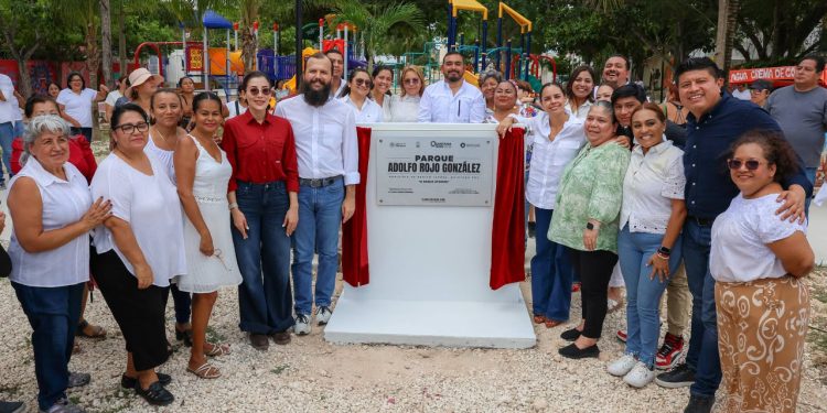 Entregan cancha de usos múltiples del parque Adolfo “Rojo” González