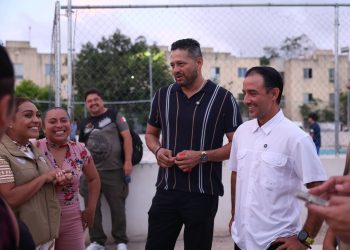 Instalan nuevo sistema de iluminación en las canchas del Deportivo Galápagos