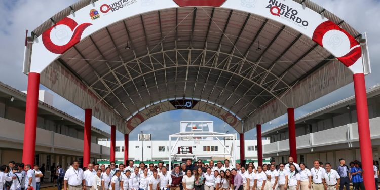 Ana Paty Peralta, atestiguó la inauguración de un domo en el Colegio Nacional de Educación Profesional Técnica (CONALEP) Plantel “Cancún IV”