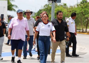 Ana Paty Peralta, recorrió los cruces seguros ubicados en las Av. 135 con Av. Mallorca y Av. Chac Mool con Av. Politécnico