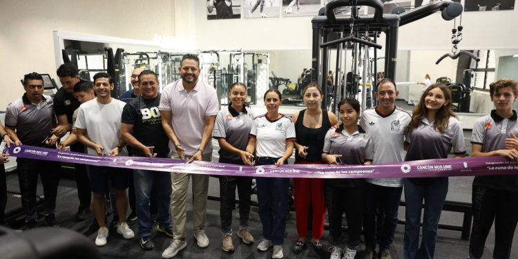 Ana Paty Peralta, inaugura nuevo gimnasio de fuerza dentro del Kuchil Baxal