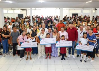 Ayuntamiento de Benito Juárez realiza último pago de becas del programa “Educación para transformar”