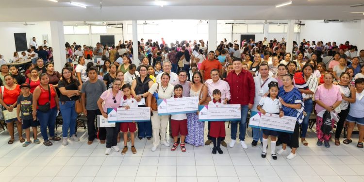 Ayuntamiento de Benito Juárez realiza último pago de becas del programa “Educación para transformar”