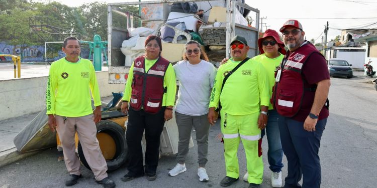 Ayuntamiento de Benito Juárez realiza jornada de descacharrización y nebulización en la Supermanzana 101