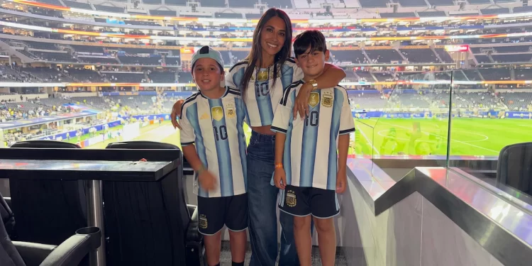 Antonela Roccuzzo compartió foto familiar tras gol de Messi en el Mundial