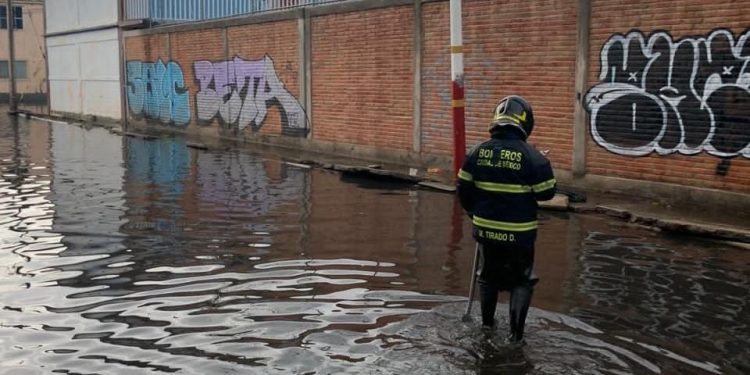 Fuertes lluvias provocan inundaciones en CDMX previo al Mundial
