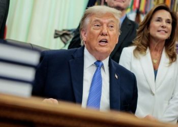 Trump cuestiona el T-MEC y minimiza a México y Canadá