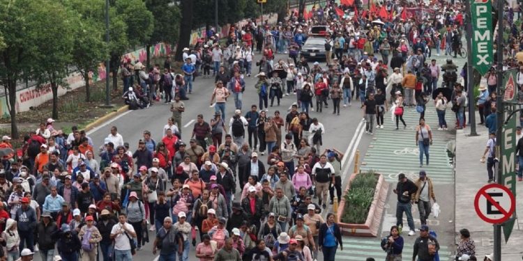 CNTE y gobierno federal reanudan diálogo a horas del Mundial