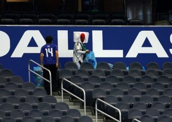 Ejemplo para el mundo: aficionados japoneses dejaron impecable el estadio después del partido del Mundial