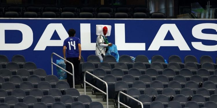 Ejemplo para el mundo: aficionados japoneses dejaron impecable el estadio después del partido del Mundial