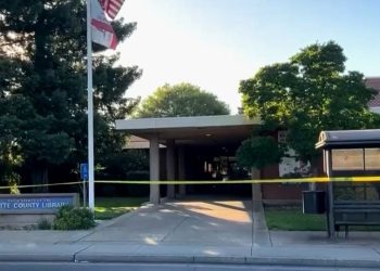 Tiroteo en biblioteca en California deja dos muertos y un menor herido; detienen al agresor