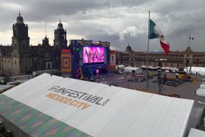 Pantalla gigante instalada para transmitir el partido México vs Sudáfrica durante el FIFA Fan Fest del Mundial 2026.