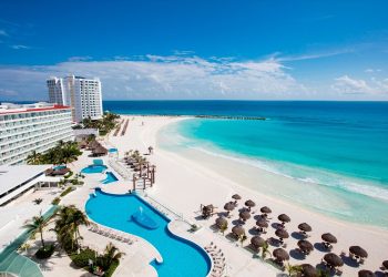 Encuestas muestran visiones opuestas sobre trabajadores de hoteles en Cancún
