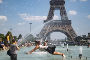 Termómetro marca temperaturas extremas durante la ola de calor que golpea Francia