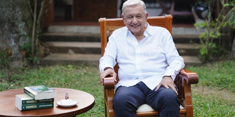 “Buscan fortalecer a la oposición”: AMLO lanza mensaje de respaldo a Sheinbaum