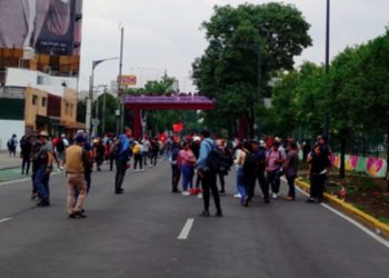 Bloqueo policial obliga a la CNTE a cancelar marcha rumbo al Estadio CDMX