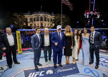 Justin Gaethje celebra tras derrotar a Ilia Topuria en UFC Freedom 250 en la Casa Blanca