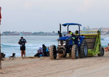 Ayuntamiento refuerza la limpieza permanente en playas públicas de Cancún