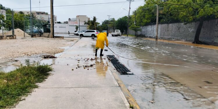 Realiza Ayuntamiento de BJ acciones integrales ante lluvias en Cancún