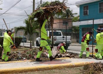 Brigada integral mejora espacios comunitarios en Cancún