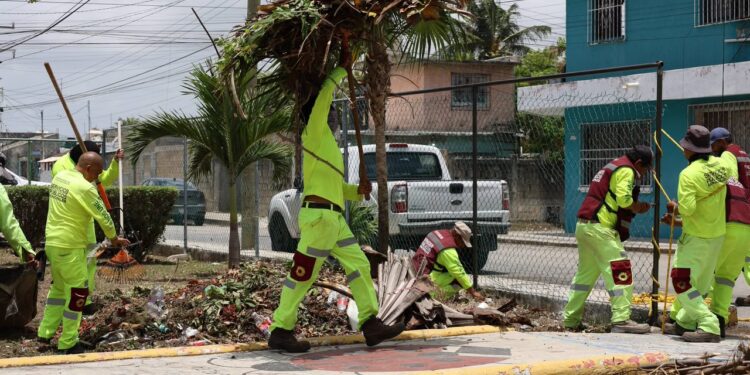 Brigada integral mejora espacios comunitarios en Cancún