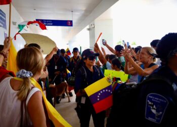 Gobierno de BJ reconoce valentía y solidaridad de rescatistas cancunenses tras misión humanitaria en Venezuela
