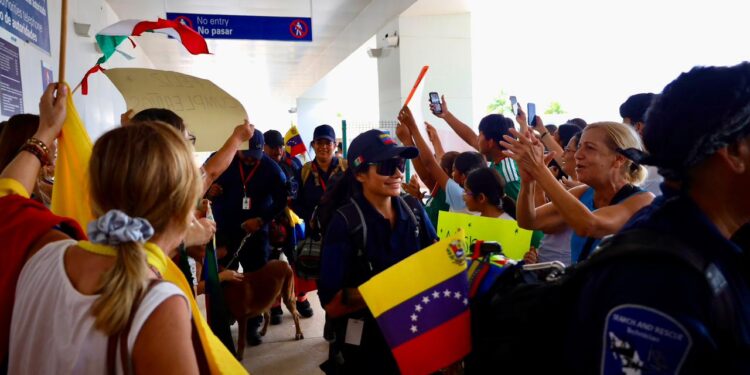 Gobierno de BJ reconoce valentía y solidaridad de rescatistas cancunenses tras misión humanitaria en Venezuela