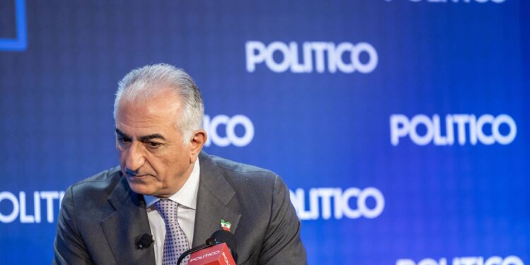 Irán imputa al hijo del derrocado sah por terrorismo