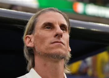 Beccacece renuncia como seleccionador de Ecuador tras eliminación en el Mundial