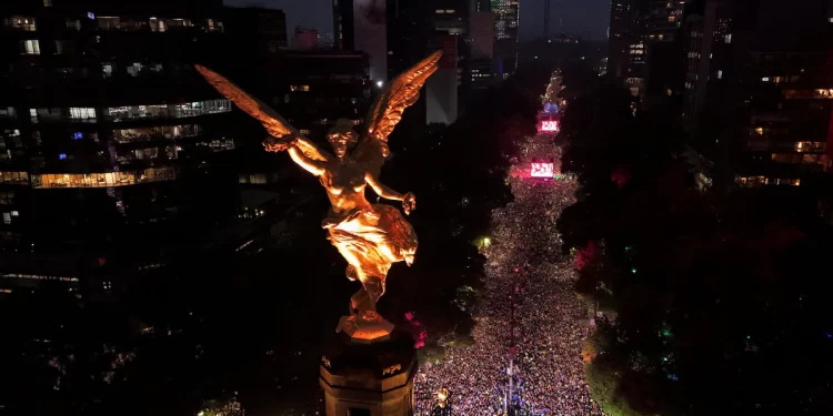 Más de un millón celebra en CDMX tras triunfo de México