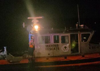 Operativo de rescate salva a seis ocupantes de lancha en la Bahía de Chetumal