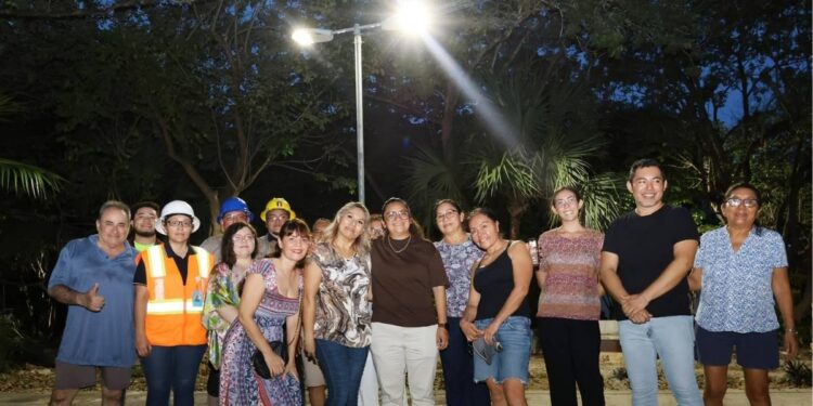 Ayuntamiento de Benito Juarez renueva la iluminacion del Parque Aurora en la SM 44