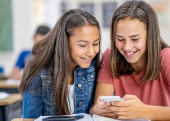 Gobierno de Mexico prepara regulacion para el uso de celulares en escuelas