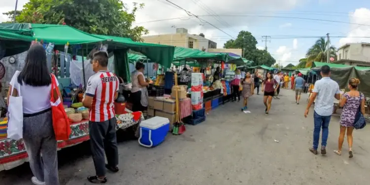 Tianguis de Cancún registran menos vendedores por baja demanda