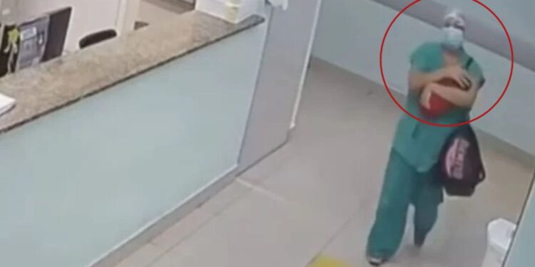 Una enfermera se intentó llevar a una recién nacida en un bolso en Brasil