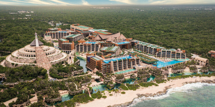 Pese a la eliminación de México Xcaret ofrecerá descuentos a aficionados