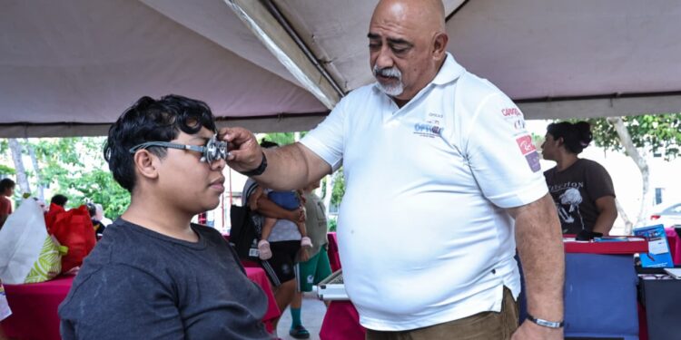 Realizan brigada asistencial “DIF en tu Colonia” en la SM 255 de Cancún