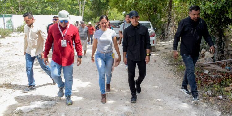 Pablo Gutiérrez Fernández, realiza recorrió la colonia La Esperanza