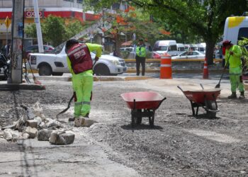 Ayuntamiento de Benito Juárez inició trabajos de mantenimiento vial en calles de Cancún