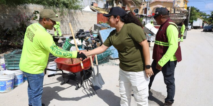Dirección general de Servicios Públicos realizan jornada de limpieza y descacharrización en Cancún