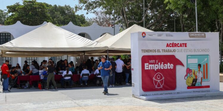 Se realizó con éxito la décimo segunda edición del programa “Ven y Empléate Itinerante” en la Plaza de la Reforma del Palacio Municipal